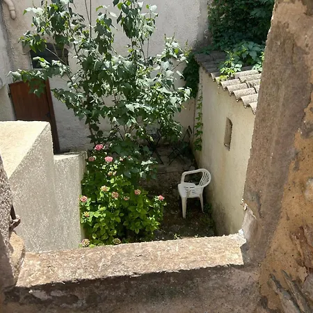 Lägenhet Petit De Charme Au Causse-de-la-Selle