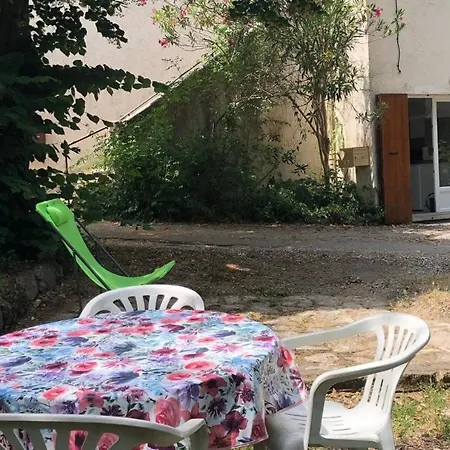 Petit De Charme Au Causse-de-la-Selle